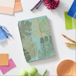 Capa Para iPad Pro Folhas Tropicais<br><div class="desc">"Faded Tropical Leaves II" de Jade Reynolds. Apresenta uma coleção de folhas tropicais num design desbotado.</div>