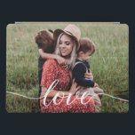 Capa Para iPad Pro Foto Personalizada de Script de Amor Familiar<br><div class="desc">Usando um belo e moderno roteiro para a palavra "Amor",  esta foto de amor familiar pode ser facilmente personalizada com sua própria foto de família favorita neste tablet case. Um cobrir elegante para proteger seu dispositivo e torná-lo pessoal e memorável. Um presente de excelente.</div>