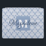 Capa Para iPad Pro Lacy Dusty Blue Damask Monograma e Nome Feminino<br><div class="desc">Este belo gabinete iPad apresenta uma cor damasco branca clássica sobre um fundo de cinza azul-claro. O design é personalizado com uma letra inicial de monograma, assim como um nome personalizável. Perfeito para o trabalho ou para a escola, ou qualquer mulher que queira um caso feminino bonito com um design...</div>