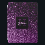 Capa Para iPad Pro Monograma de brilho brilhante brilhante, de cintur<br><div class="desc">Gradiente profundo de cintilação roxa. Para o brilho e o luxo do dia a dia. Para garotas adolescentes e mulheres. Um quadro preto e roxo com espaço para seu nome e letra monográfica. O nome é escrito em rosas claro com um moderno estilo escrito à mão. A letra do monograma...</div>