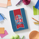 Capa Para iPad Pro Nome que significa o personalizado Pássaro da cris<br><div class="desc">Nome do escudo da crista de cavaleiro gráfico e que significa capa de ipad de meninos em vermelho, azul, branco e cinza. Ideal para um presente personalizado para um menino. Este exemplo diz Robert A chama brilhante. Inteligente, quente e carinhoso ou você pode personalizar o texto com seu próprio nome,...</div>