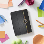 Capa Para iPad Pro Padrão Dourado e preto elegante - Monograma<br><div class="desc">capa de ipad. ⭐ 100% Personalizável. *****Clique no BOTÃO PERSONALIZAR para adicionar, excluir, mover, redimensionar, mudar ao redor, girar, etc... qualquer dos gráficos ou textos. ⭐ 99% dos meus designs na minha loja são feitos em camadas. Isso facilita o redimensionamento e a movimentação de gráficos e textos para que cada...</div>