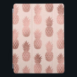 Capa Para iPad Pro Padrão Girly Tropical Rosa Dourada de Ananás de Ve<br><div class="desc">Este padrão moderno, simples e fofo foi projetado com rosa de folhas de ouro falsas impressas tropicais, abacaxi de verão, sobre um fundo cor-de-rosa pincelado e pastel. Essa design foi construída a partir de um impressão de estilo ilustrativo e é perfeita para a mulher chique e elegante. Sua impressão é...</div>