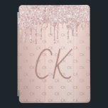 Capa Para iPad Pro Rosa dourado monograma iniciais luxo rosa<br><div class="desc">Personalize e adicione suas letras monográficas,  iniciais. As iniciais do monograma como um padrão no fundo. Um ouro rosa feminino e feminino,  cor de fundo verde rosa. Decorado com rosa dourado e brilho rosado,  pintura pingando aparência. Letras rosa douradas.</div>