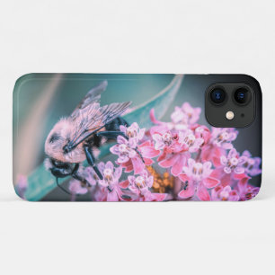 Capa Para iPhone 11 Abelha num Sangue Rosa
