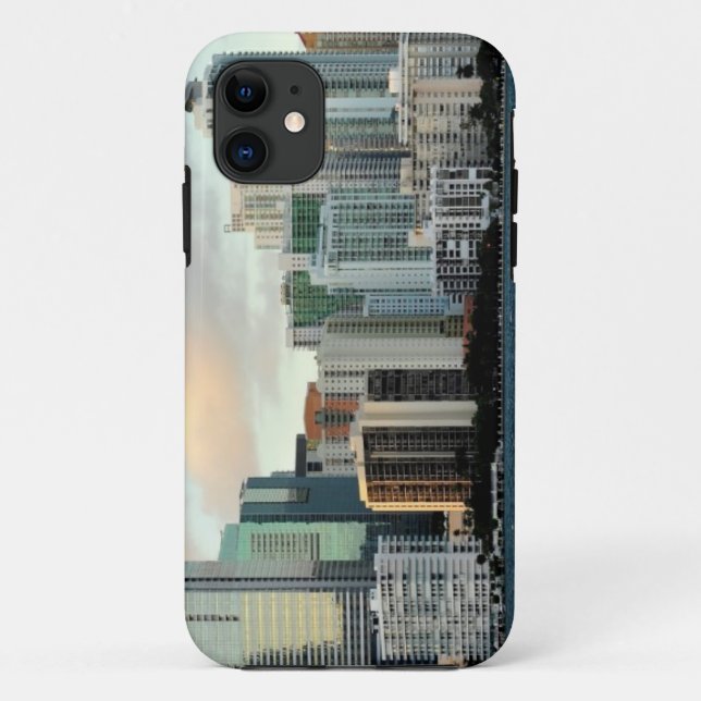 Capa Para iPhone 11 Arranha-céus de Miami contra o céu claro largo (Verso)