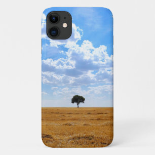 Capa Para iPhone 11 Árvore num campo de trigo colhido