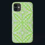 Capa Para iPhone 11 Azulejos marroquinos - verde limão e branco<br><div class="desc">O marroquino inspirou um padrão de azulejo com um aspecto cerâmico polido - verde limão com fundo branco</div>