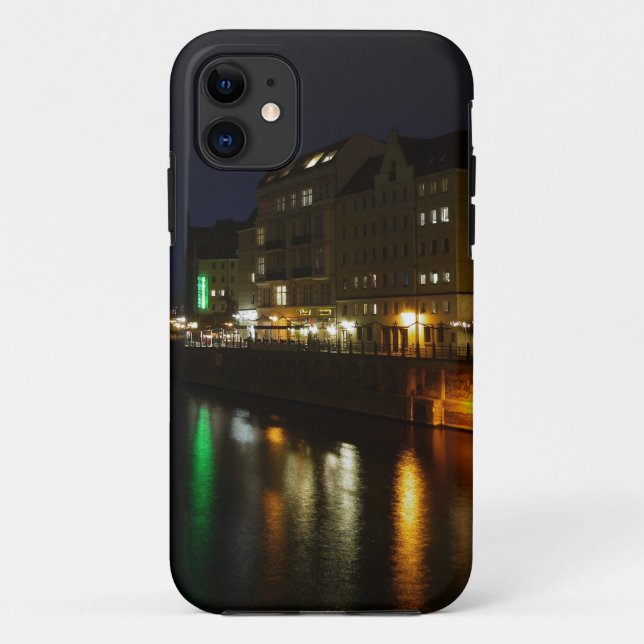 Capa Para iPhone 11 Berlin Germany Night Spree Alemanha Nacht (Verso)