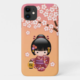 Capa Para iPhone 11 Boneca Sakura Kokeshi - Garota Geisha em Pêssego