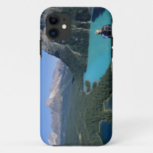 Capa Para iPhone 11 Caminhante com vista para o lago de cor turquesa