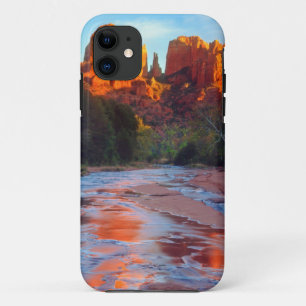 Capa Para iPhone 11 Catedral Rocha refletindo em Oak Creek no Sunset