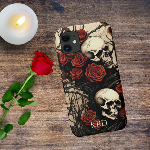 Capa Para iPhone 11 Células góticas e Monograma de Rosas vermelhas