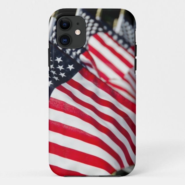 Capa Para iPhone 11 Cemitério militar histórico com bandeiras dos EUA (Verso)