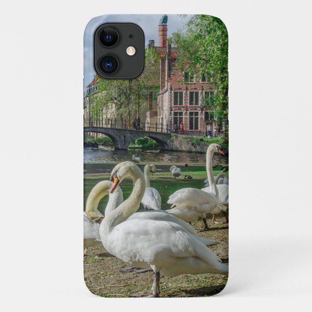 Capa Para iPhone 11 Cisnes brancas de Bruges (Verso)