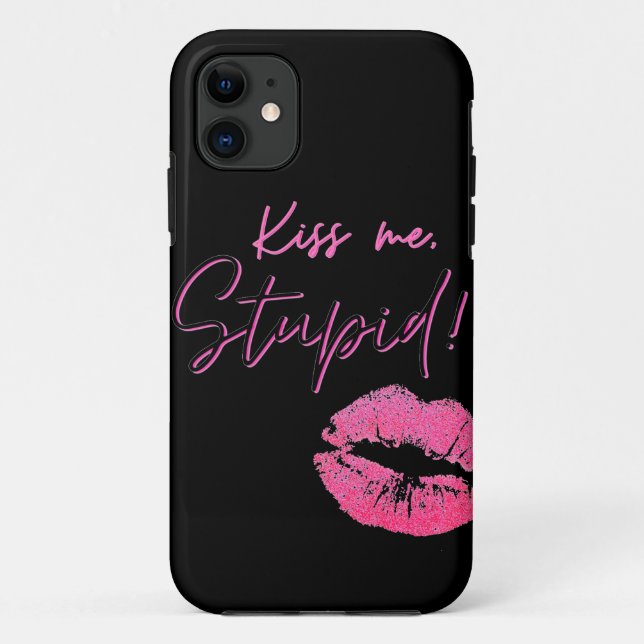 Capa Para iPhone 11 Citação negra e rosa com beijo - Beije-me, estúpid (Verso)