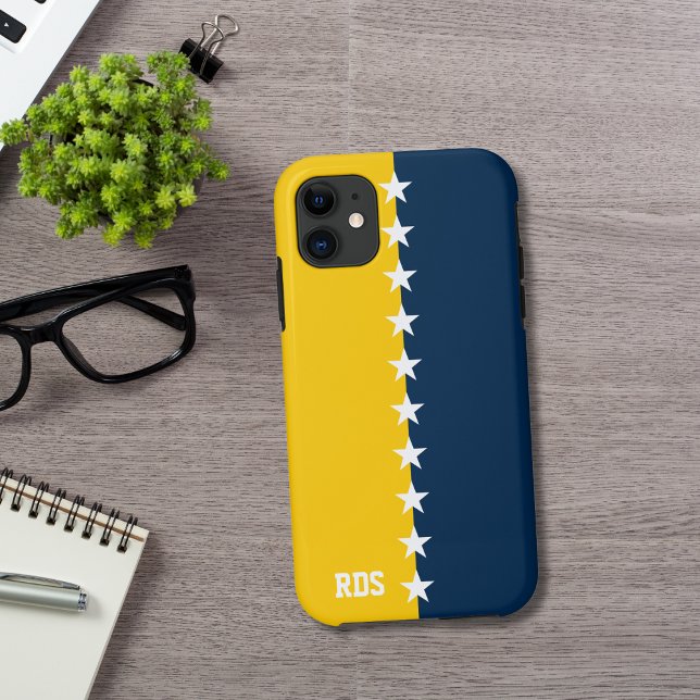 Capa Para iPhone 11 Colunas Azul e Milho Monograma Amarelo (Criador carregado)