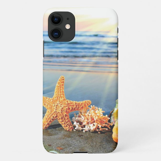 Capa Para iPhone 11 Conchas marítimas e estrelas-do-mar na praia (Verso)