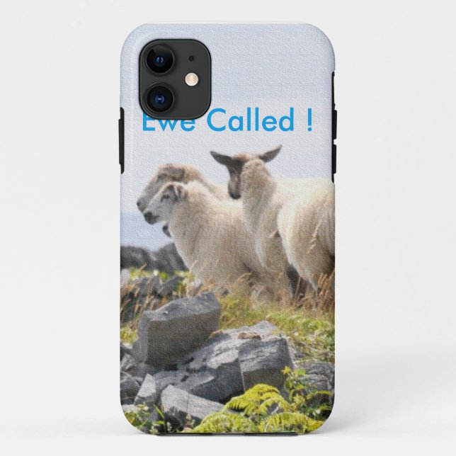 Capa Para iPhone 11 Designs Excêntricos - Ovelhas em um campo (Verso)