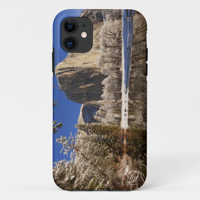 Capa Para iPhone 11 El Capitan se reflete no rio Merced em (Verso)