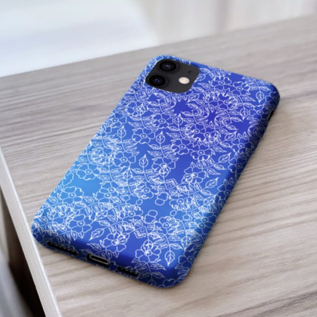 Capa Para iPhone 11 espiral do padrão floral branco-na moda em azul (Criador carregado)