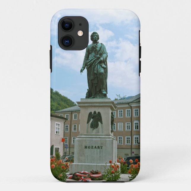 Capa Para iPhone 11 Estátua de Mozart em Salzburgo (Verso)