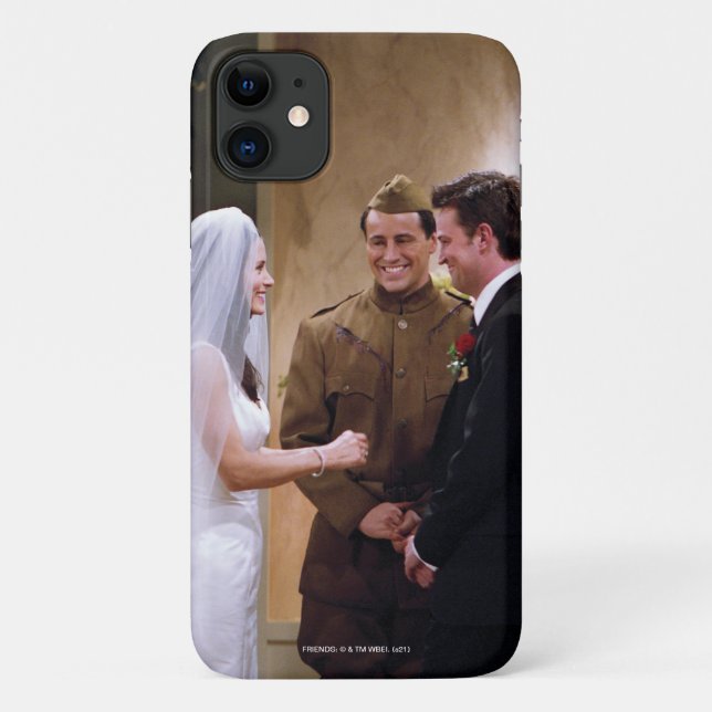 Capa Para iPhone 11 FRIENDS™ | Joey casa-se com Monica & Chandler (Verso)