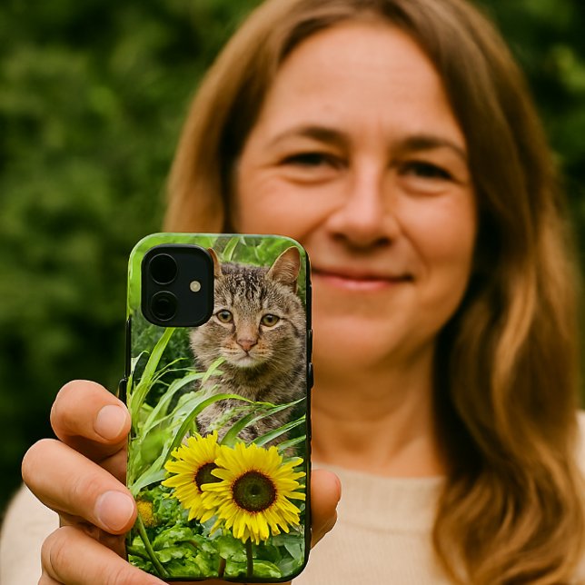 Capa Para iPhone 11 Gato sentado no jardim com girassóis (Criador carregado)