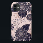 Capa Para iPhone 11 Gráficos Florais Dourados de Rosa Girly Marinho<br><div class="desc">Este elegante e chic design é uma bela representação da arte moderna e cinzenta. Ela apresenta uma falsa impressão brilhante brilhante rosa de ouro esboçada folhas esboçadas e padrão de ilustração floral preenchidos com azul marinho escuro sobre um simples fundo rosa pincelado. É uma design de luxo em forma de...</div>
