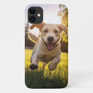 Capa Para iPhone 11 Happy Labrador Puppy em execução
