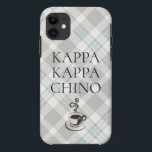 Capa Para iPhone 11 Kappa Kappa Chino Funny Coffee Lover<br><div class="desc">Quem ama café?! Esta design divertida foi criada especialmente para amantes de café, baristas, servidores de restaurantes e muito mais. Ele usa um spin em um nome de fraternidade com o texto KAPPA KAPPA CHINO e uma xícara de cappucccino quente e apimentada abaixo do texto. Um padrão de xadrez bege...</div>