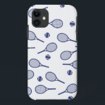 Capa Para iPhone 11 Leitor de Tênis de Padrão de Raquetas Retroativas<br><div class="desc">Padrão Clássico Elegante Mínimo De Tênis Azul De Marinho Para Ele | Tênis de Pastel de Verão. Presente para o tênis player, marinho racquet tênis num fundo branco. Presente personalizado para um tênis. Trendy tênis jogadores em casa. Presentes modernos de jogador de tênis. Legal presente moderno para o seu treinador...</div>