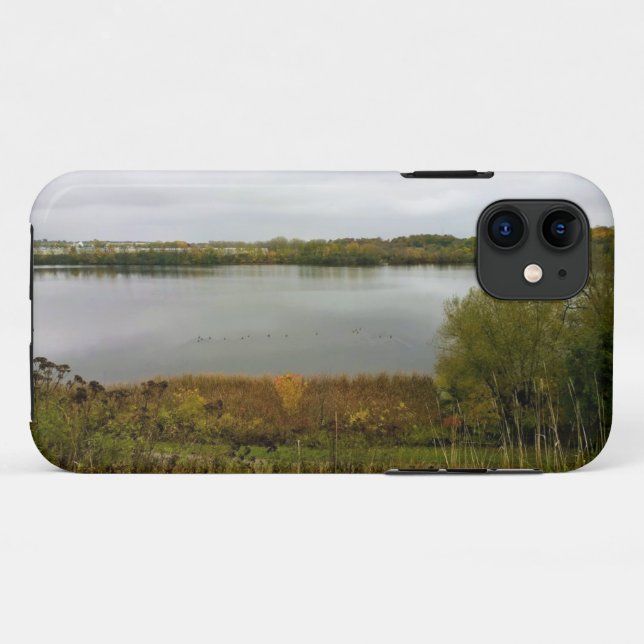 Capa Para iPhone 11 Milwaukee River, West Bend, Wisconsin (Verso (horizontal))