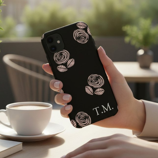 Capa Para iPhone 11 Monograma Preto e Floral Rosa (Criador carregado)