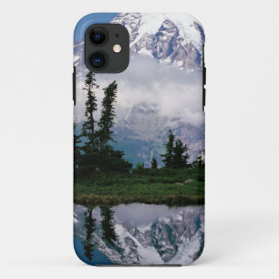Capa Para iPhone 11 Monte Rainier refletido em um lago de montanha