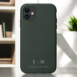 Capa Para iPhone 11 Nome do Monograma Moderno e Elegante Verde Escuro<br><div class="desc">Eleve o seu smartphone com a nossa capas de iphone Clássica Elegante Moderna e Minimalista do Nome do Monograma. Esse caso meticulosamente projetado combina sofisticação do eterno com o minimalismo contemporâneo. Criado à perfeição, ele não só protege seu dispositivo, como também adiciona um toque de estilo personalizado. As opções de...</div>