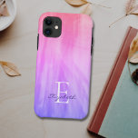 Capa Para iPhone 11 Nome Monograma Roxo<br><div class="desc">Esta capas de iphone de na moda é decorada com um design de massa atmosférico em tons roxos e cor-de-rosa. Facilmente personalizável com seu nome e monograma. Use a opção Personalizar Mais para alterar o tamanho,  o estilo ou a cor do texto,  se desejar.</div>