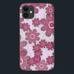 Capa Para iPhone 11 Padrão Floral Roxo Bonito Monograma<br><div class="desc">Bonito floração com um estojo inicial.</div>