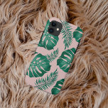 Capa Para iPhone 11 Palma Rosa Tropical e Verde deixa um padrão perfei<br><div class="desc">A Palma Tropical Rosa e Verde Deixa o Padrão Invisível é um design vibrante e vivo que apresenta uma variedade de folhas de palma rosa e verde dispostas em um padrão repetitivo. O padrão tem um layout perfeito, o que significa que as bordas do design se combinam perfeitamente para criar...</div>