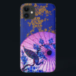 Capa Para iPhone 11 Pavão-parvo-oriental cereja floresce azul-rosa<br><div class="desc">Design floral oriental em ouro num fundo azul real. Garinhada com um parasol roxo e rosa iluminado, decorado com um pavão azul.</div>