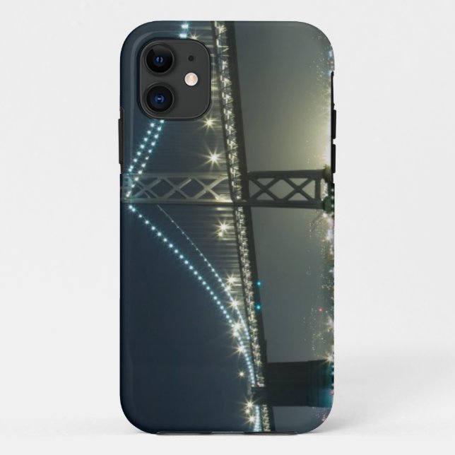 Capa Para iPhone 11 Pilhas ao longo do Embarcadero, San Francisco (Verso)