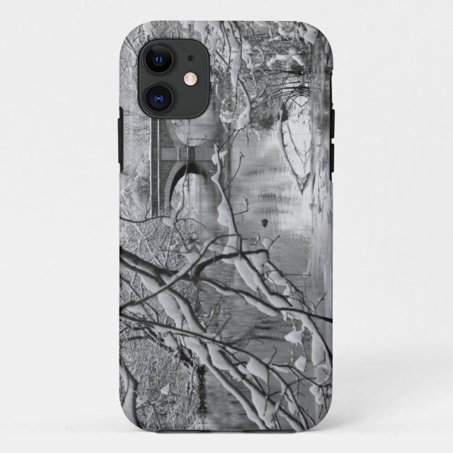 Capa Para iPhone 11 Ponte do arco sobre o rio congelado no inverno (Verso)
