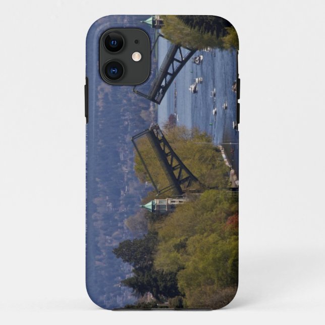 Capa Para iPhone 11 Ponte Montlake e Montanhas Cascade (Verso)