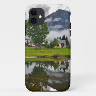 Capa Para iPhone 11 Pouca casa na névoa no lago