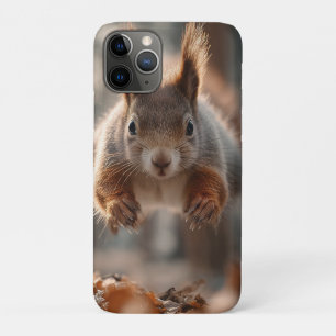 Capa Para iPhone 11 Pro Esquilo Vermelho Saltando na Floresta Gelada
