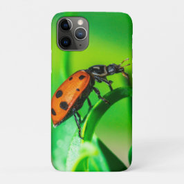 Capa Para iPhone 11 Pro Joaninha Folha