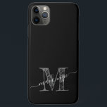 Capa Para iPhone 11 Pro Max Artsy Sketch Cinza Preta Monograma Inicial<br><div class="desc">Preto e Branco e Cinzas A safra rustica esboçou a capa de telefone monográfica inicial e elegante do nome de script para todos os modelos populares com espirais e oscilações extras opcionais no início e no final do nome Personalize seu próprio iPhone ou caso da Samsung com qualquer cor de...</div>