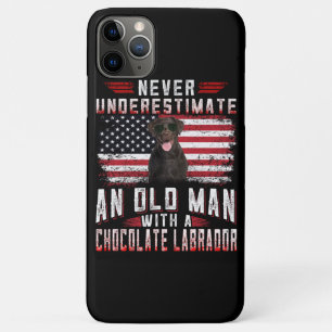 Capa Para iPhone 11 Pro Max Cachorro Nunca Subestimar O Velho Homem Labrador