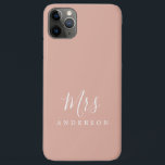 Capa Para iPhone 11 Pro Max Futuro, Sra. Dusty Pink Chic Script Bride<br><div class="desc">A futura Sra. capa de telefone com uma elegante caligrafia manuscrita branca num fundo cor-de-rosa empoeirado. Celebre seu casamento em estilo com um toque de simples elegância. Basta adicionar seu nome casado a este design feminino na moda chic. Desenvolvido exclusivamente para você pelo Happy Dolphin Studio. Se precisar de ajuda...</div>