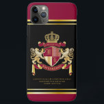 Capa Para iPhone 11 Pro Max Torne o seu Casaco de armas emblema de leão Dourad<br><div class="desc">Crie seu próprio Casaco aristocrático de Braços, Emblem, Insignia ou Parceiro Familiar com este lindo, clássico escutâneo ou design de escudo. Os padrões vermelhos da Crimson decoram um escudo coberto com a coroa ouro e flanqueado por leão heráldico medieval ou grifo. Uma faixa superior correspondente mantém sua data de casamento...</div>